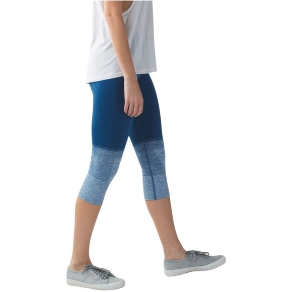 Lululemon Athletica Seemlessly Street Crop Blue and Gray Ombre Leggings Sz 6 - Picture 3 of 9